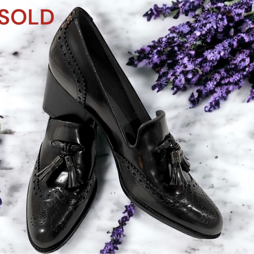 ***SOLD*** STUART WEITZMAN Tassel Leather Pumps. Size 8.5M